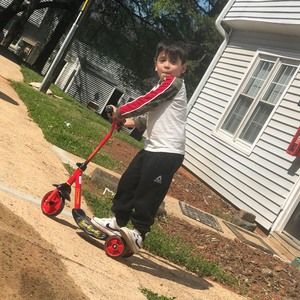 Meet your Posher, Eliss